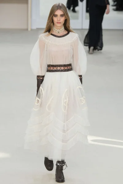 Look 93